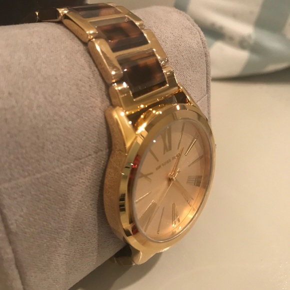 🔥MEGA SALE🔥Beautiful MK Gold two-tone Watch